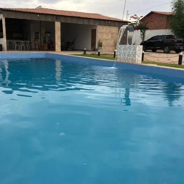 Casa privado com 3 quartos e piscina, hotel en Logradouro