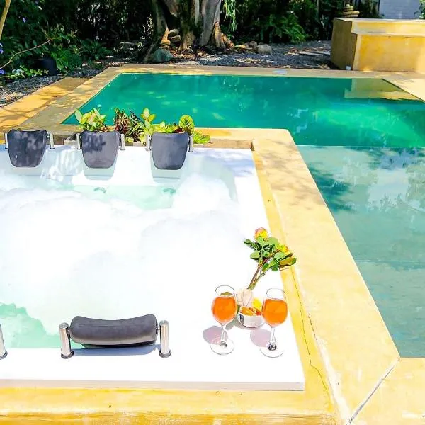 Luxury Home In Aguacatala, hotel v destinaci Medellín