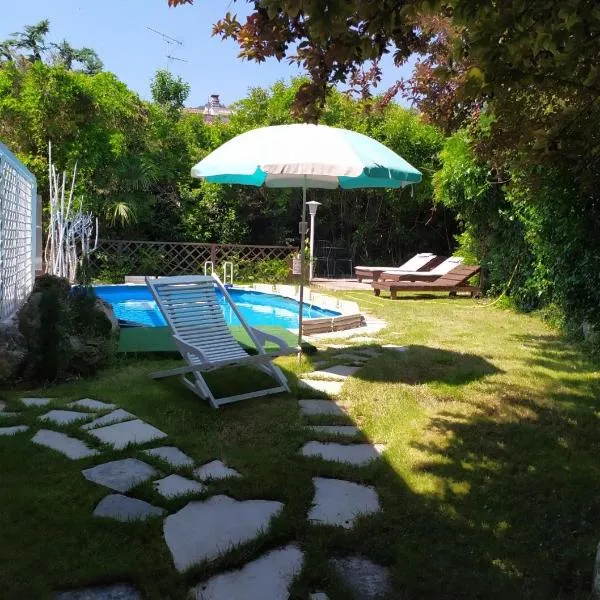 Villa Luna Lombarda, hotel v destinaci Salò