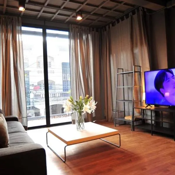 STAY-DIUM House Huamark, hotel in Ban Bang Toei (1)