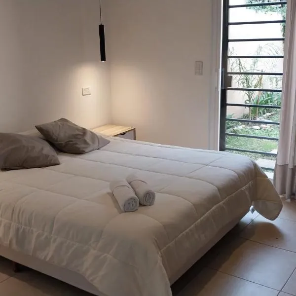 Adrogue Apart Airport Shuttle 24hs, hotel in Burzaco