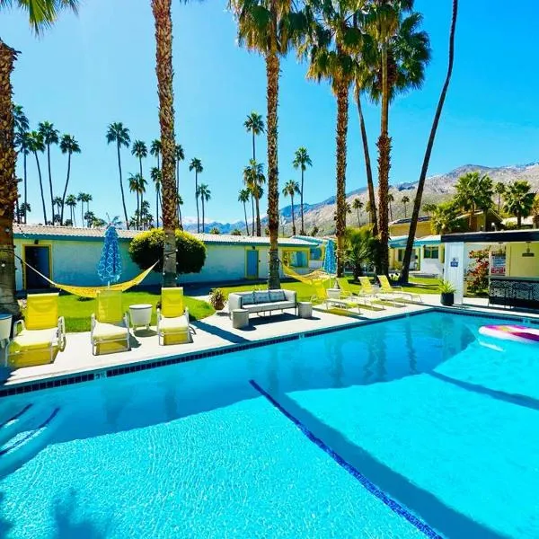 A PLACE IN THE SUN Hotel - ADULTS ONLY Big Units, Privacy Gardens & Heated Pool & Spa in 1 Acre Park Prime Location, PET Friendly, TOP Midcentury Modern Boutique Hotel: Palm Springs şehrinde bir otel
