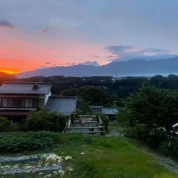 Asama Vista quiet home with view, Foreign Hosts، فندق في Miyota