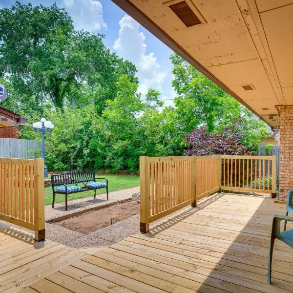 Lawton Home w/ Deck, Near Casinos + Museums!, hotel in Lawton