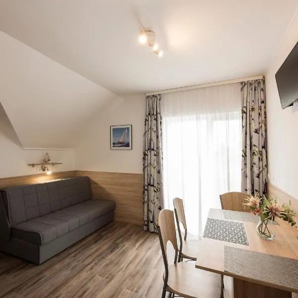 Kikötő Apartmanok, hotel v destinaci Balatonboglár