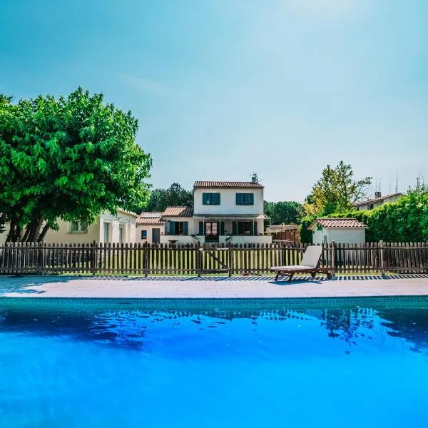 Villa le Thor Piscine Billard Sauna et Jacuzzi, hotel i Le Thor