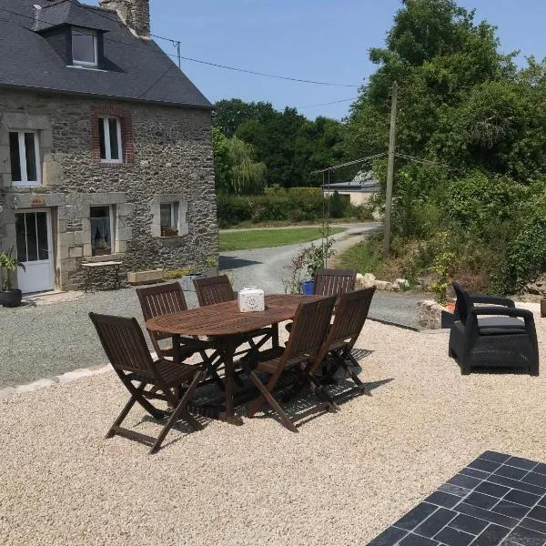 Charmant gîte avec poêle à bois, hotel en Pleslin-Trigavou