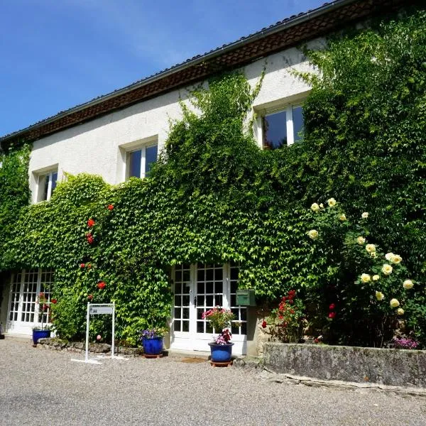 Les Neuf Bouleaux, hotel em Vertolaye