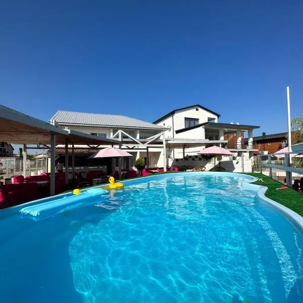 Flamingo Family Club, hotell i Karolino-Buhaz