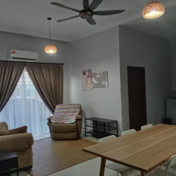 Meru Homestay suitable for up to 7 people, hotel in Kampong Perepat