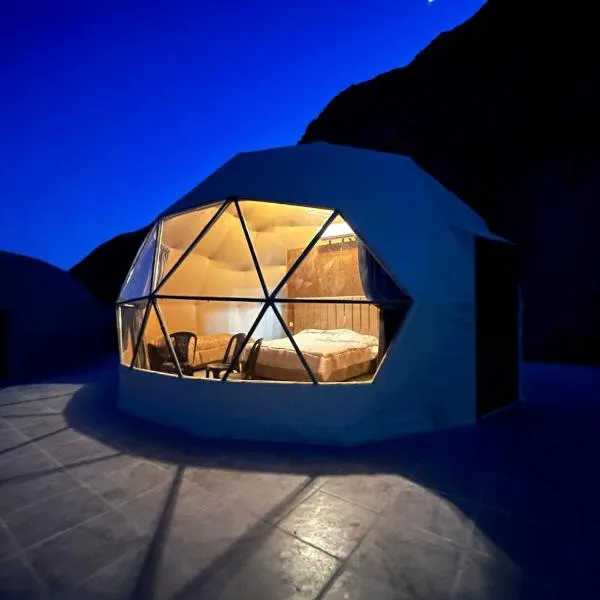 Wild Oryx Camp Bubbles, hotel en Al Ḩumaymah al Jadīdah