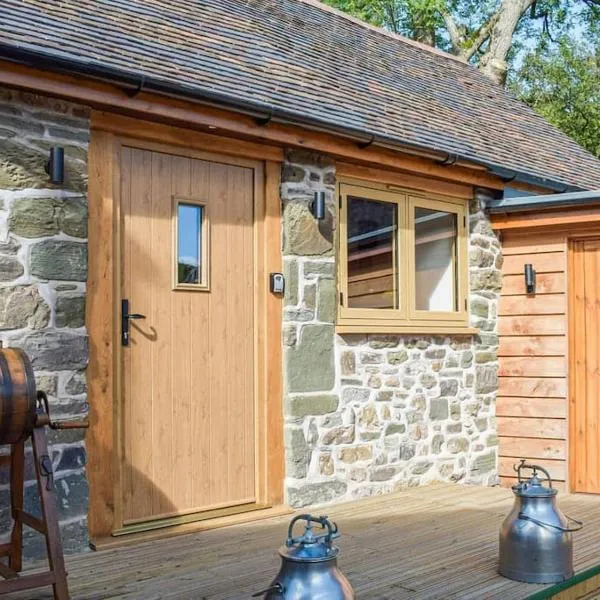 Stunning cottage nestled under the Longmynd Hills., hotel in Craven Arms