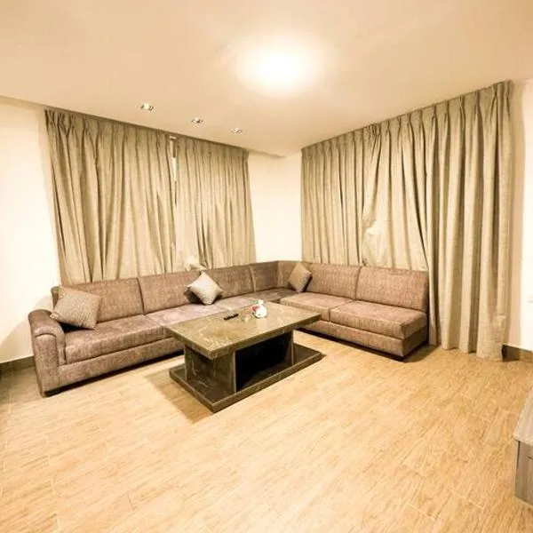 central apartment for rent 30: Umm Uthainah şehrinde bir otel