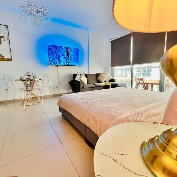 Luxurious Studio Pacific Al Marjan Island - beachfront property, hotel in Al Jazirah al Hamra'