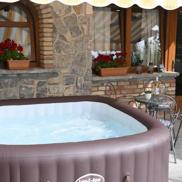 Sea View Apartment Ana with a private jacuzzi Opatija, hotel em Poljane