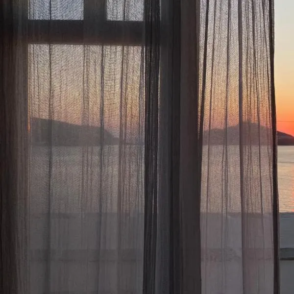 Planitis Lighthouse View, hotel v destinaci Pánormos