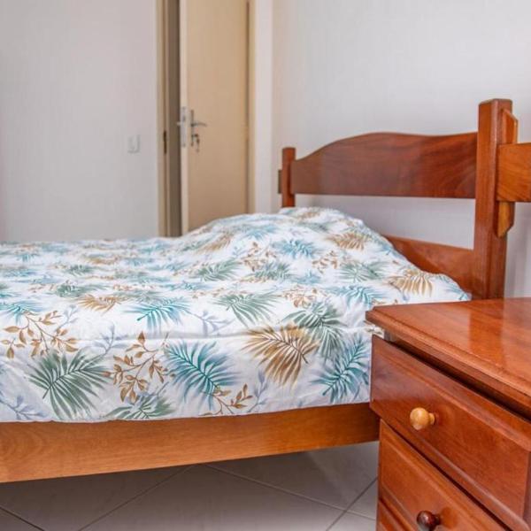 Jóia da Enseada, com serviços de praia, de frente para o mar, 50 mts da praia,3 quartos e varandas com vista para o mar, TV smart, WI-FI, estacionamento - Foto 2