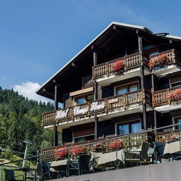 Hôtel Champs Fleuris Morzine、モルジヌのホテル