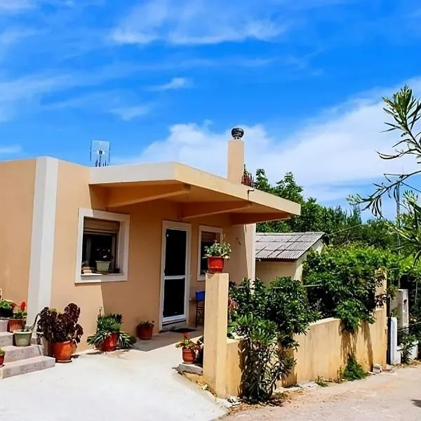 Flamiatos Garden Cottages、Poulátaのホテル