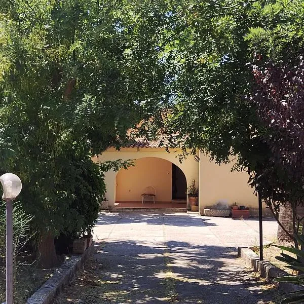 Il Villino, hotel v destinaci Platamona