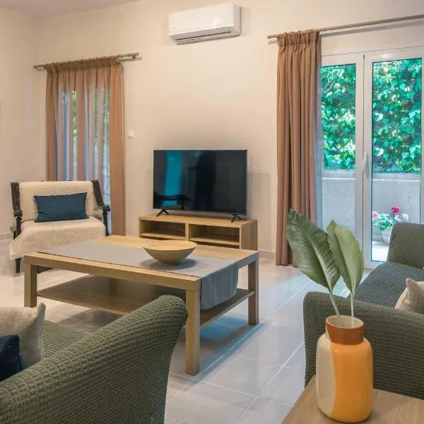Coastal Getaway: Roomy Beachside Apartment!, hotel em Nea Makri
