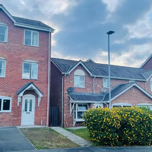 Hana Holiday Home - 4 En-suite Bedroom house, hotel en Menai Bridge