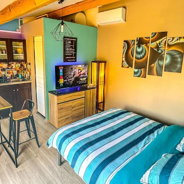 Maisonnette Jacuzzi & Piscine – hotel w mieście Sussargues