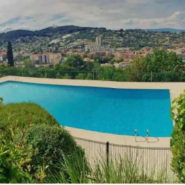 Charmant studio pour 3 personnes, hotel v destinaci Vallauris