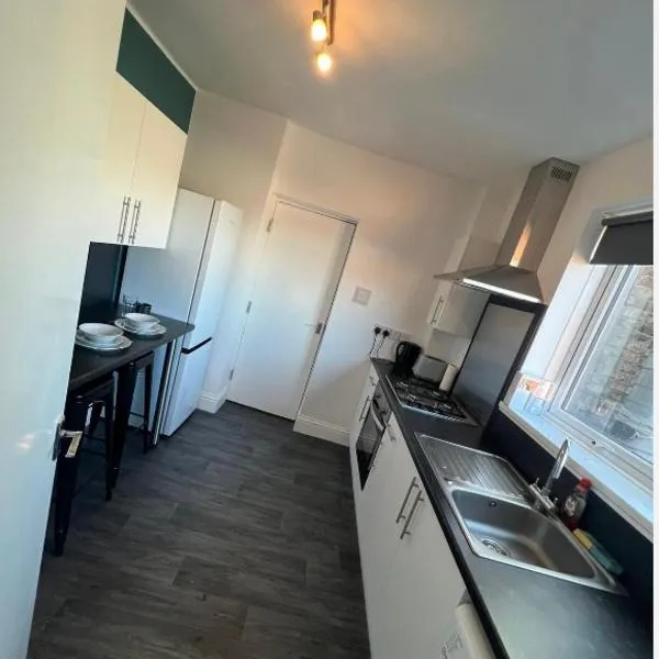 Spacious 2bedroom property by Star Suites, hótel í Elswick