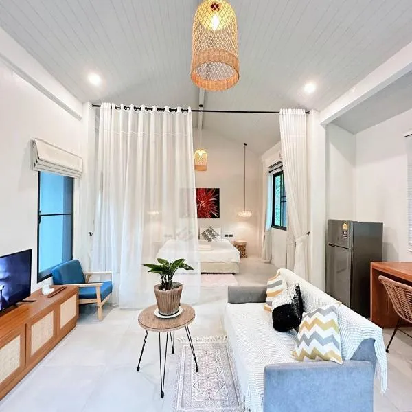 Crystal 7, Hotel in Haad Tian