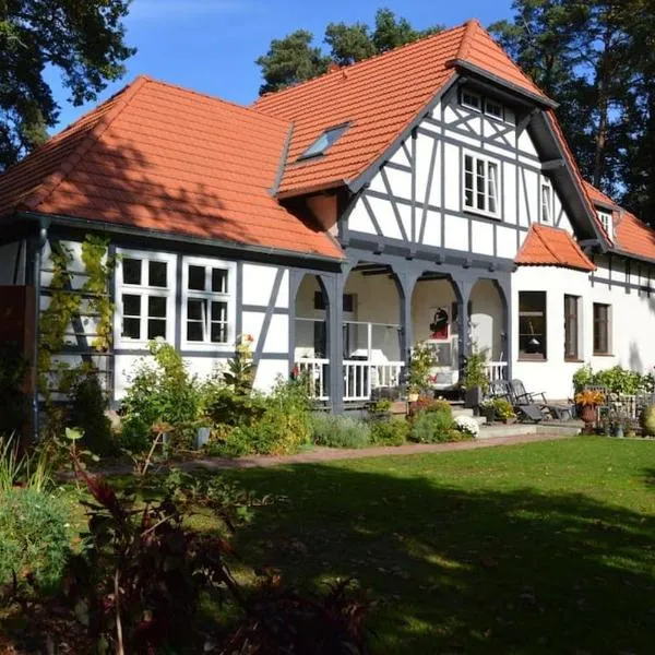 Große Ferienwohnung im Landhaus Labes (Stechlinsee), khách sạn ở Neuglobsow