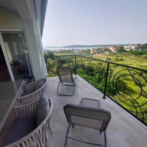 Apartment Mia 2, hotel in Rab
