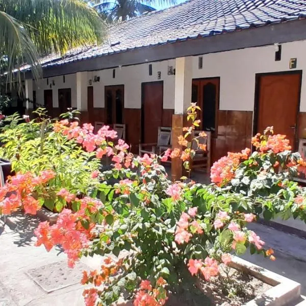 Ekas beach guesthouse and restaurant, hotel in Sunut