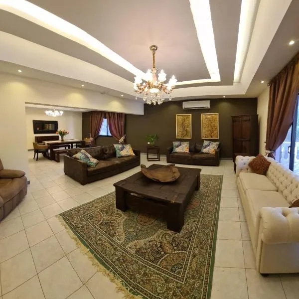 Luxury holiday villas in Bahrain for Families, hotel en Az Zallāq