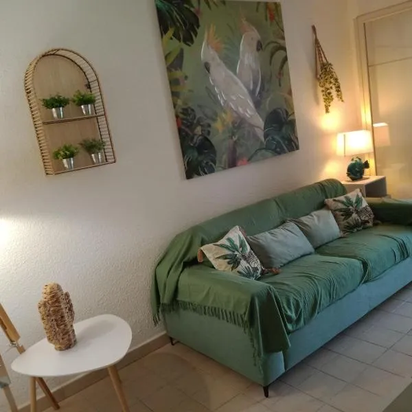 Studio Rez de jardin St Aygulf, hôtel à Fréjus