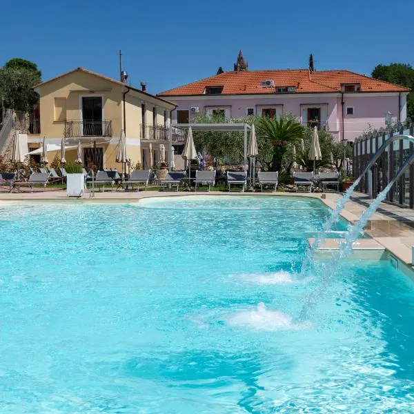 Residence Villa il Casale - appartamenti wellness e piscina riscaldata, hotell i Tovo San Giacomo