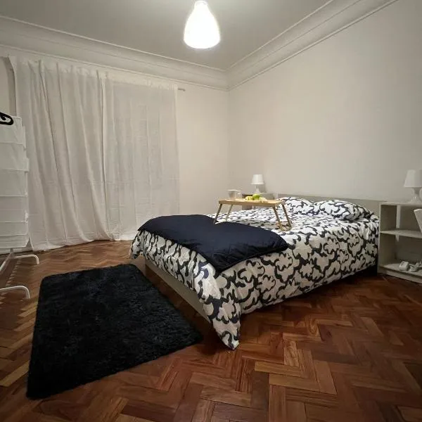 SÓLO HABITACIÓN GRANDE CON BALCOn