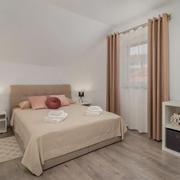 Aura Apartment, hotel di Kukuljani