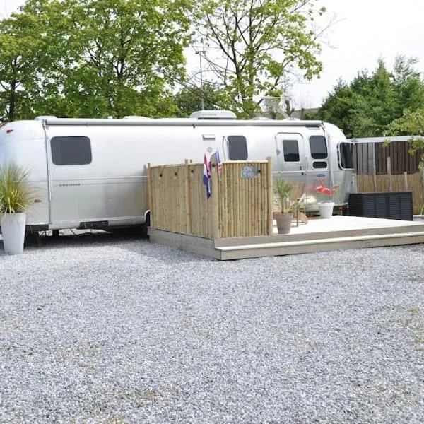 Airstream Retro USA caravan, hotel v destinaci Earnewâld