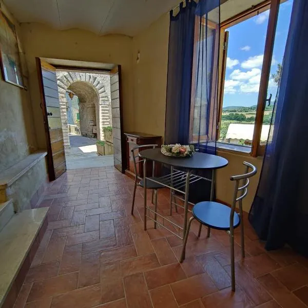 La Casa in Piazza, hotel v destinaci Toffia