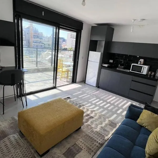 New Large STUDIO flat in Tel Aviv 47، فندق في تل أبيب