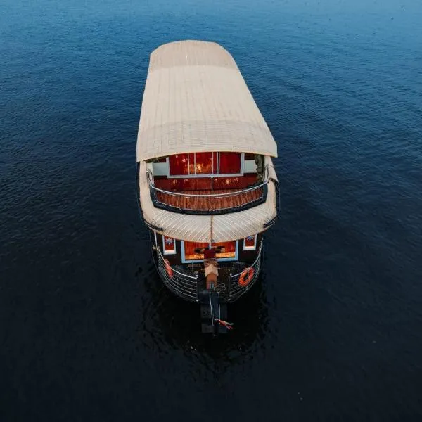 Venice Premium Houseboats Alleppey, хотел в Алепей