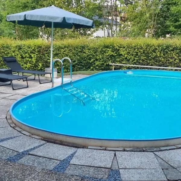 Moderne120qm Ferienwohnung in ruhiger Lage Heusweiler - Saarland, hotel a Heusweiler