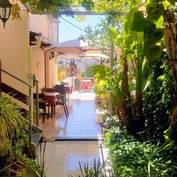 Rosana guest house: Nasıra şehrinde bir otel