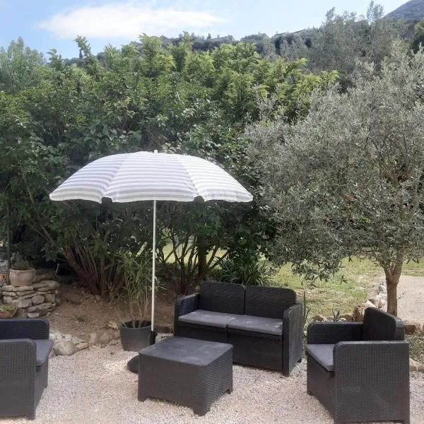 Aubres에 위치한 호텔 Le chemin de Bruniele