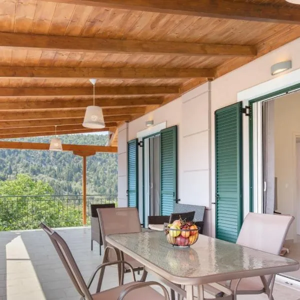 Ameli Apartment , Spacious With Mountain View, Lefkada, hotel v destinaci Dhráganon