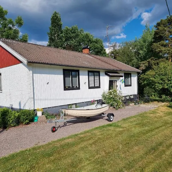 Årjäng Villa nära naturen, hotel v destinaci Årjäng