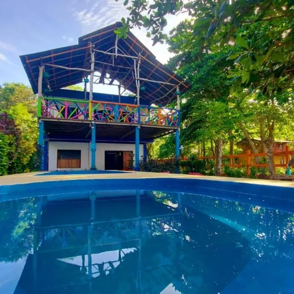 Casa hostal playa coral, hotel u gradu 'Capurganá'