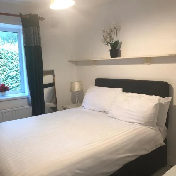 private room to rent, hotel a Midleton