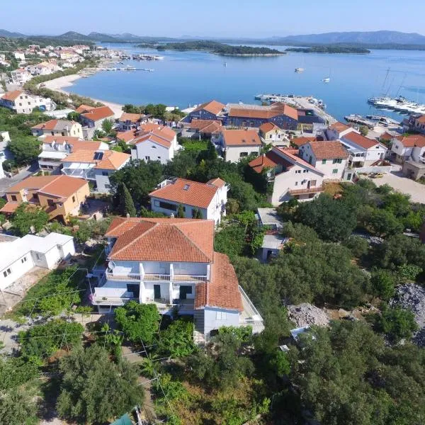 Apartments Silvija near Luke beach, hotel em Murter